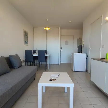 Apartment 2 Pieces Avec Piscine, Terrasse Et A 400m De La Plage A - Fr-1-252-164 Antibes